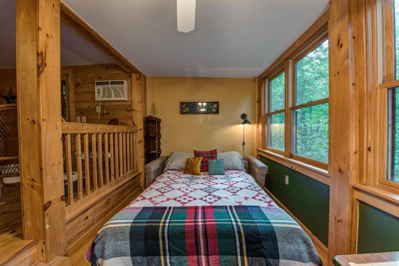 Loony Bear Cabin Is Pet Friendly With Wood Stove Creekside Firepit Villa Ellijay Exterior photo